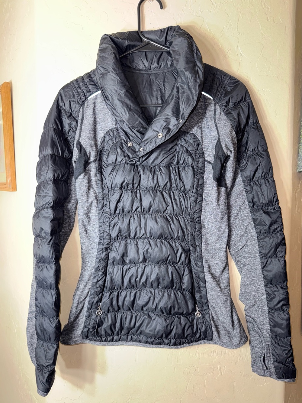 Lululemon Down For a Run Black Gray Hybrid Puffer Pullover Jacket Size 4